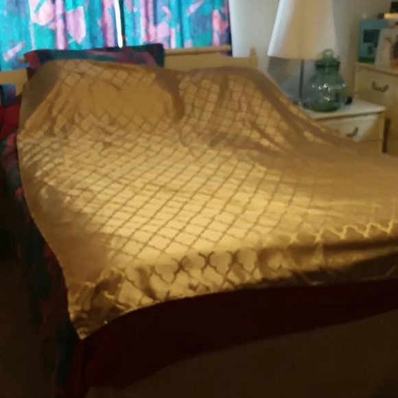 Flower Pattern Golden Tablecloth - Picture 4 of 6